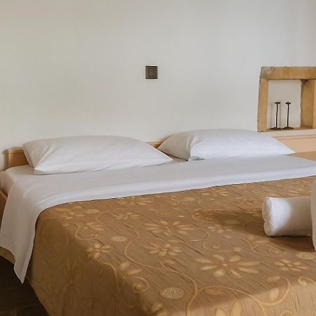 Menexes Suites Монемвазия Экстерьер фото