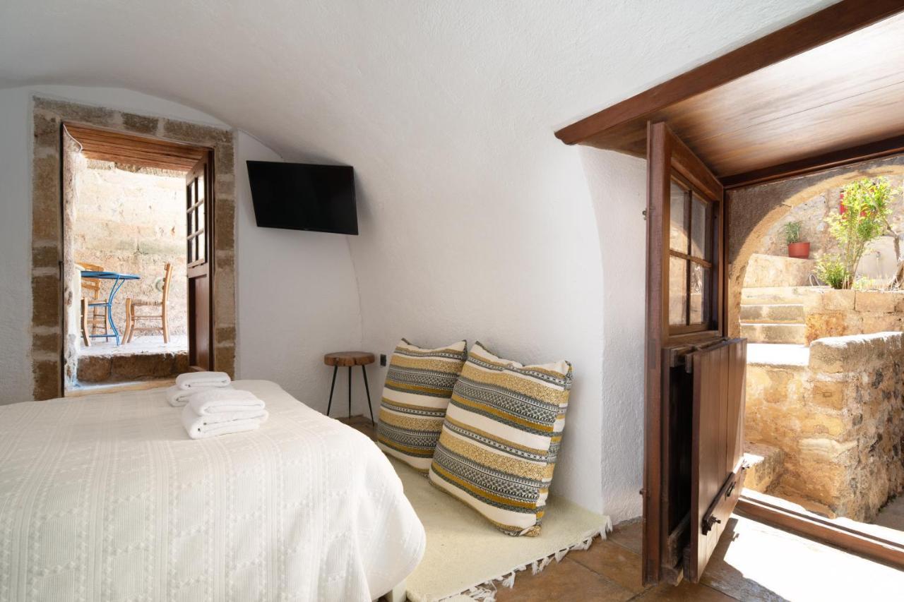 Menexes Suites Монемвазия Экстерьер фото