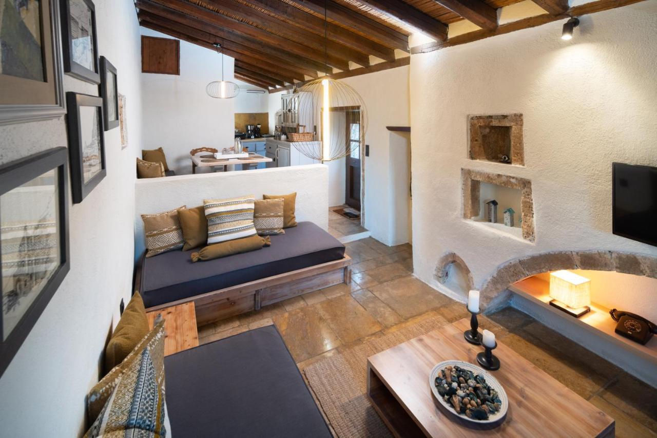 Menexes Suites Монемвазия Экстерьер фото