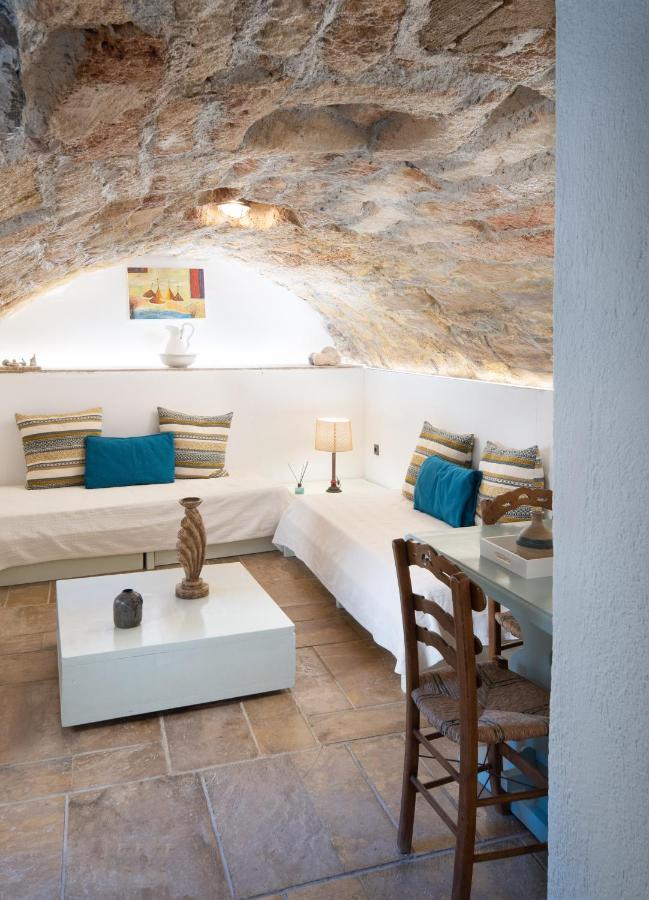 Menexes Suites Монемвазия Экстерьер фото