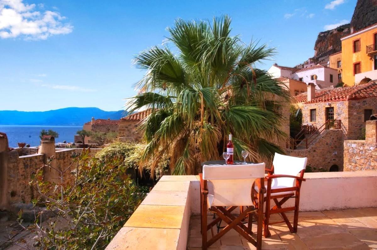 Menexes Suites Монемвазия Экстерьер фото