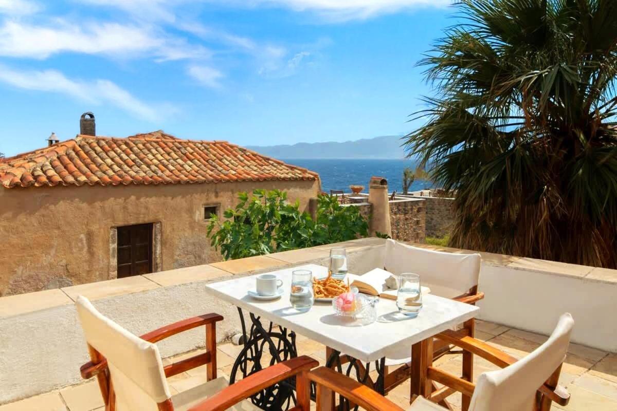 Menexes Suites Монемвазия Экстерьер фото