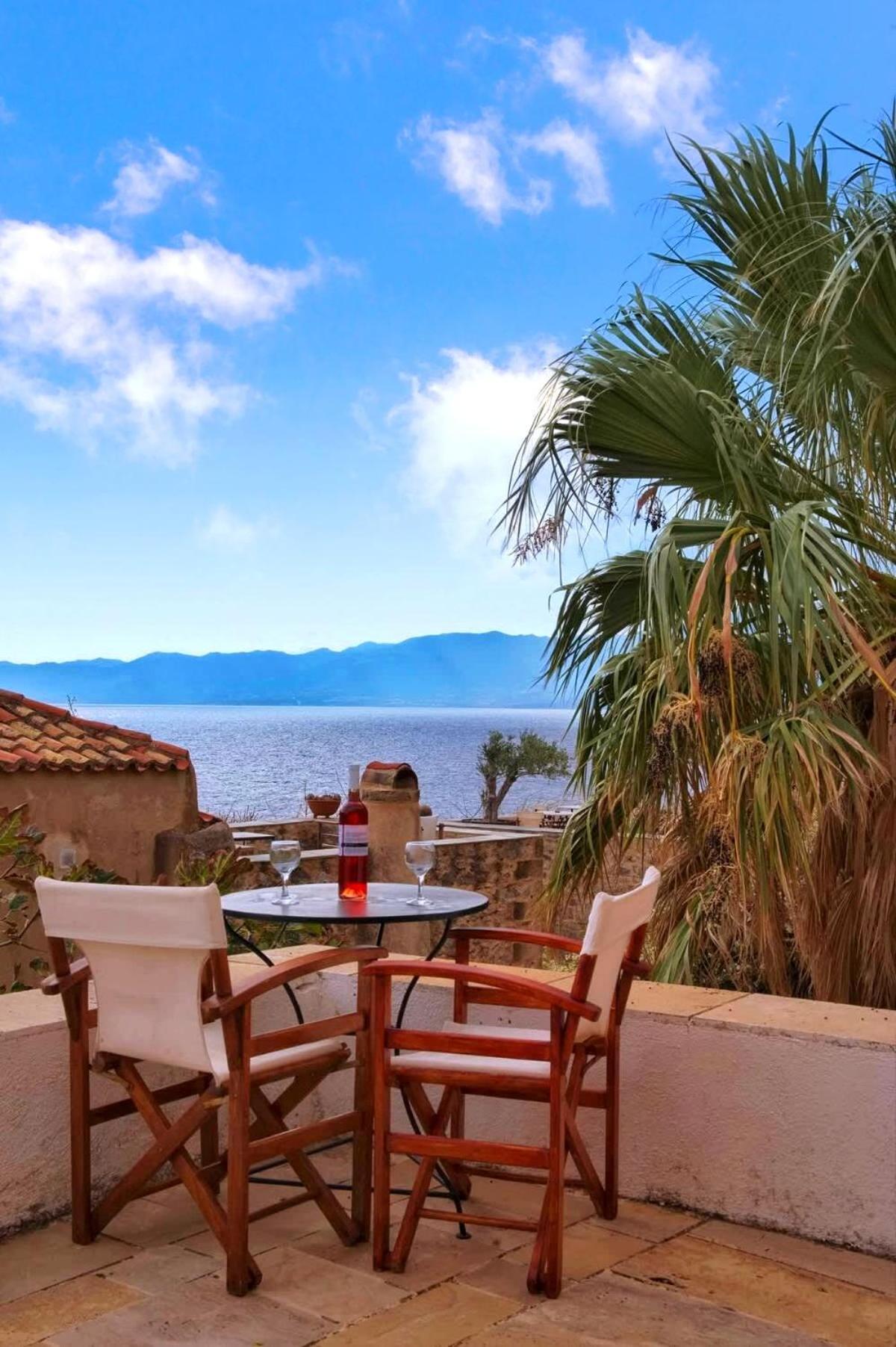 Menexes Suites Монемвазия Экстерьер фото
