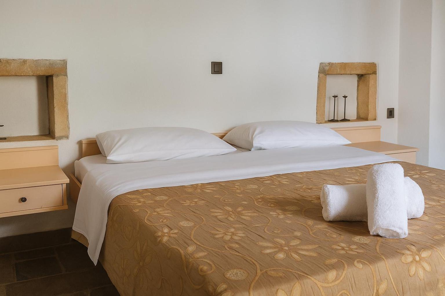 Menexes Suites Монемвазия Экстерьер фото